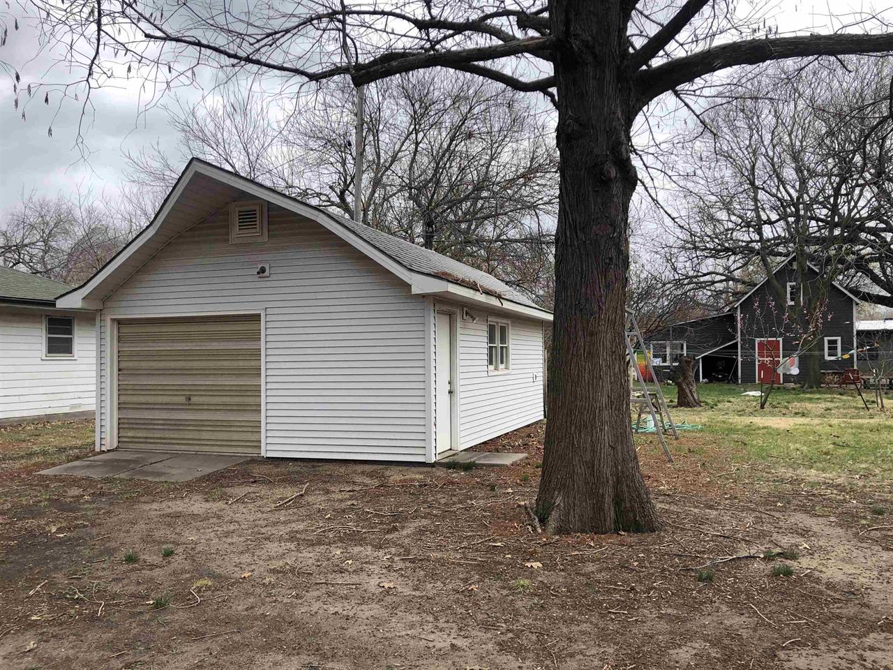 For Sale: 2504  Rosewood Ave, North Newton KS